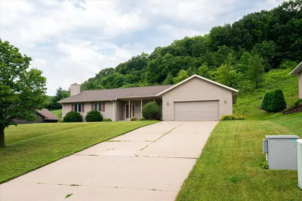 240 Red Apple Drive, La Crescent, MN 55947