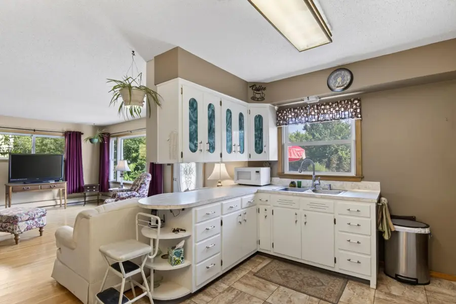 436 8th Street Nw, Valley City, ND 58072 - #2