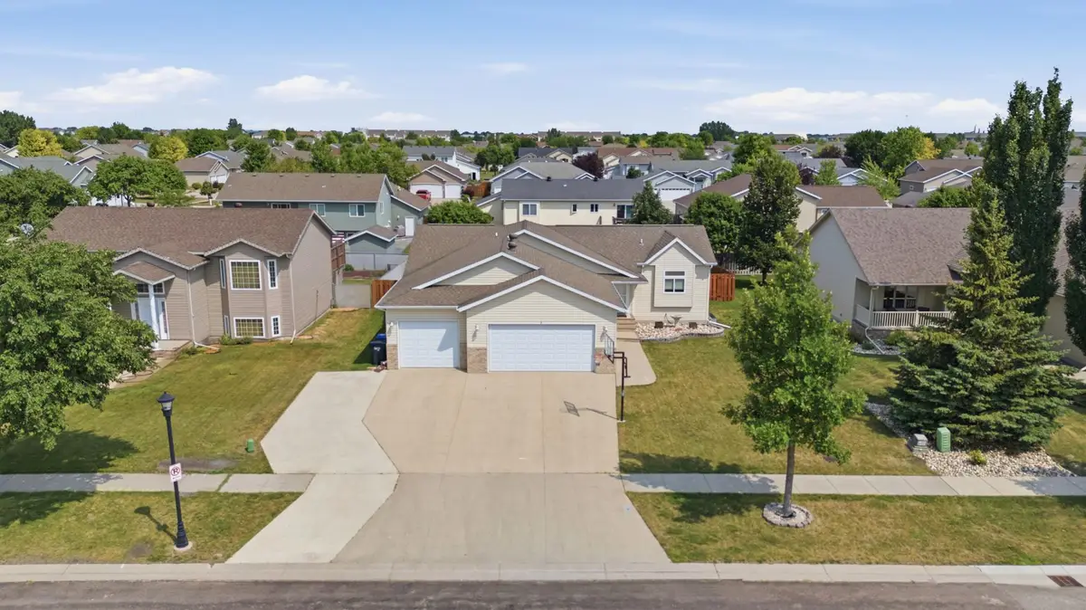3532 Lincoln Street S, Fargo, ND 58104 - #1