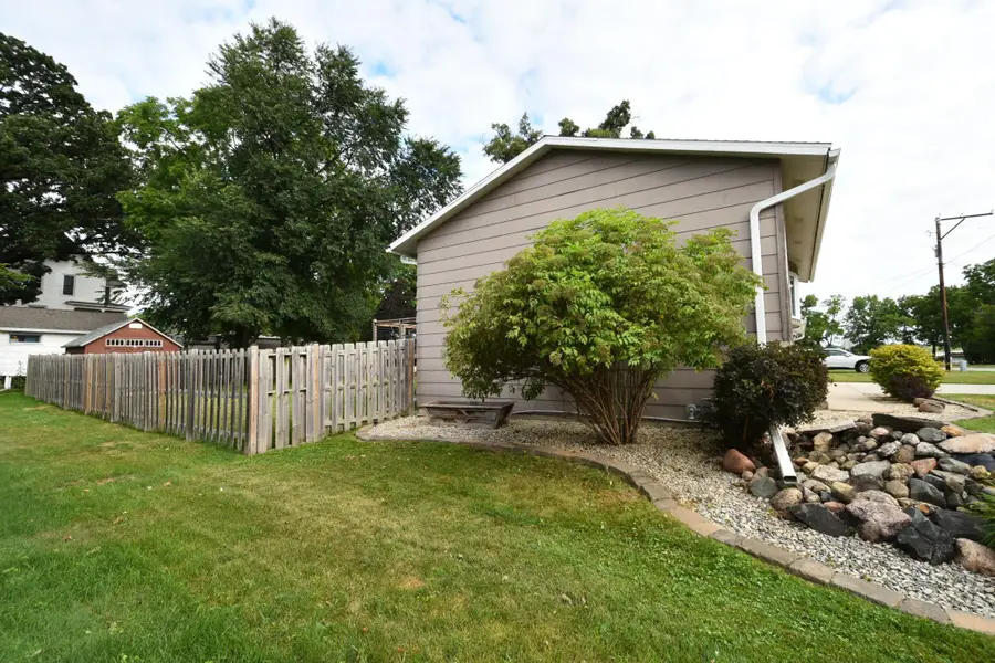 516 Pearl Street, Zumbrota, MN 55992 - #3