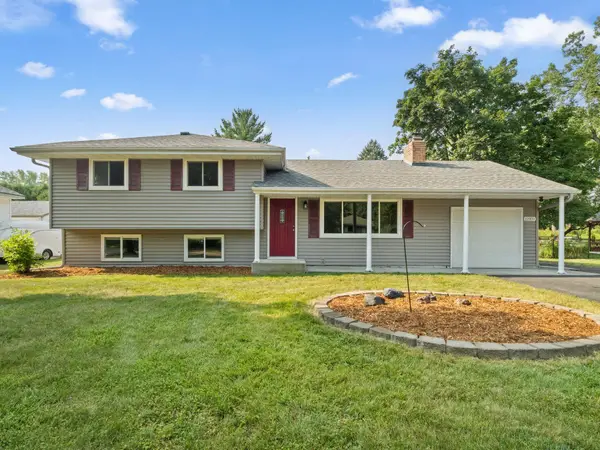 10909 Oak Knoll Terrace S, Minnetonka, MN 55305