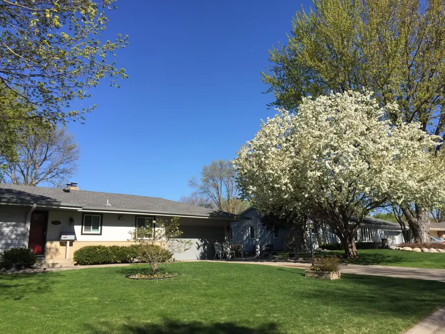 2145 Zealand Avenue N, Golden Valley, MN 55427 - #2