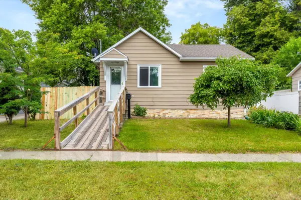 405 14th Street N, Moorhead, MN 56560