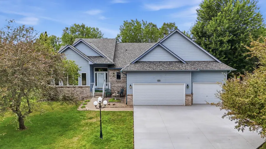 4852 Hillvale Avenue N, Oakdale, MN 55128 - #2