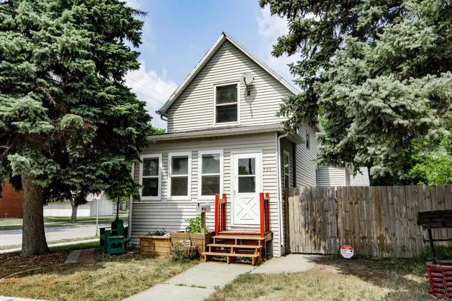 723 6th Avenue N, Fargo, ND 58102 - #2