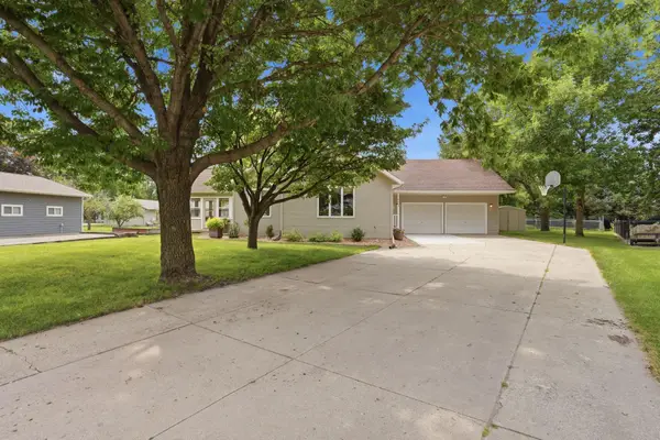 805 26th Avenue Sw, Willmar, MN 56201