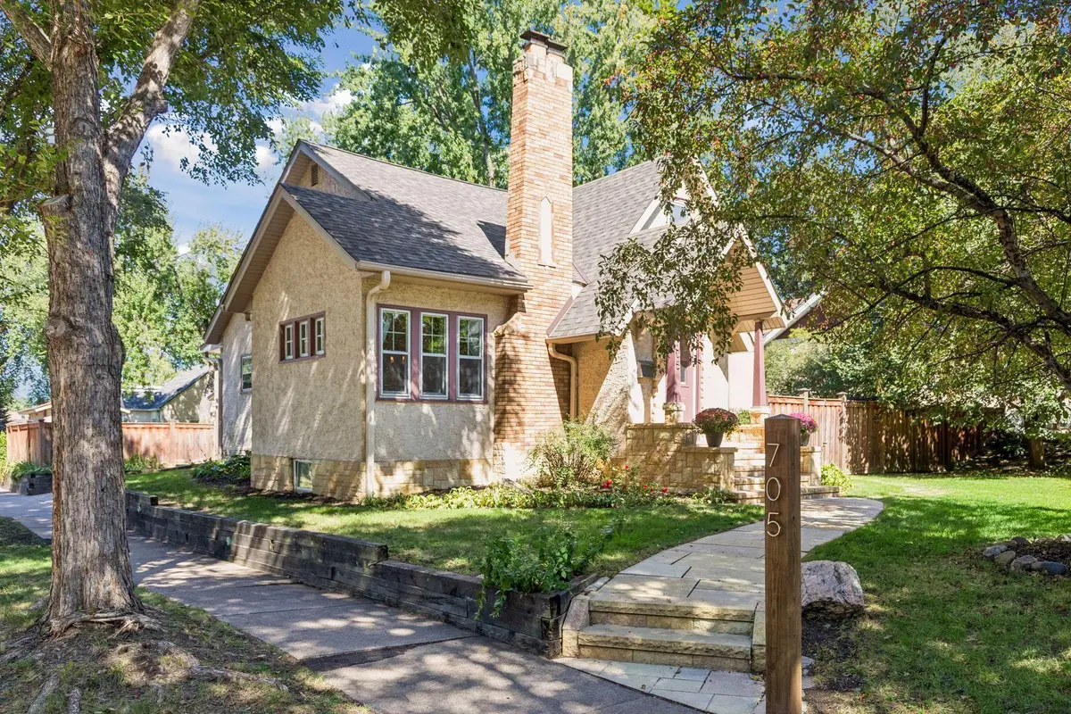 705 Wheelock Parkway W, Saint Paul, MN 55117 - #1