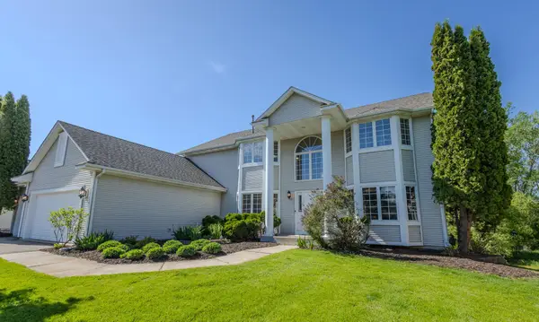 16210 39th Place N, Plymouth, MN 55446