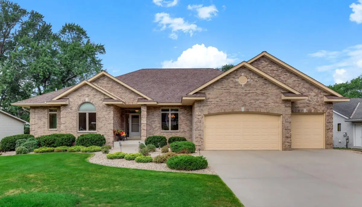 3205 Woodbridge Street, Shoreview, MN 55126 - #1