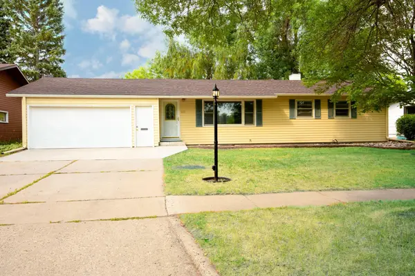 505 Maple Lane S, Moorhead, MN 56560