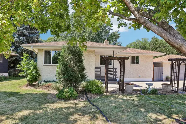 5563 Main Avenue Ne, Albertville, MN 55301