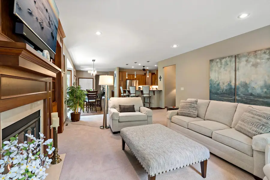 15305 Stonewood Court, Burnsville, MN 55306 - #3