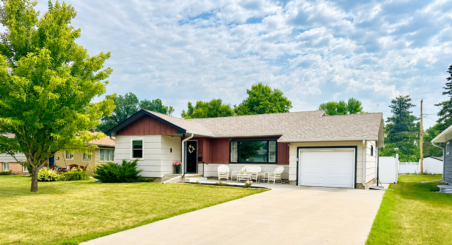 726 6th Avenue Ne, Valley City, ND 58072 - #3