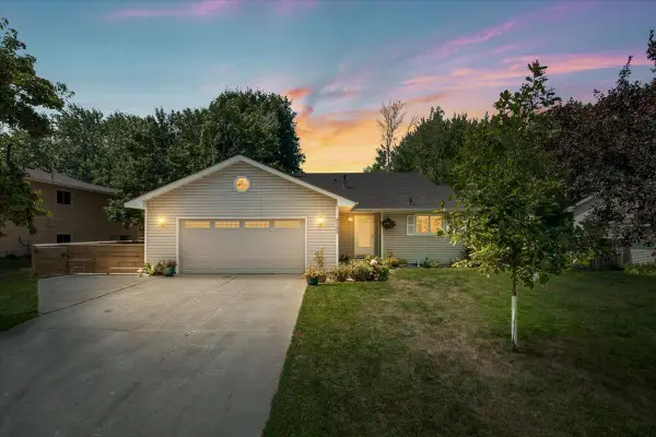 4725 Upland Lane N, Plymouth, MN 55446