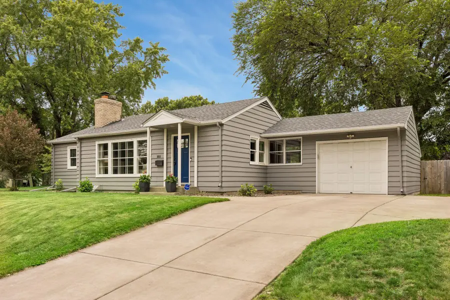 2513 Zenith Avenue N, Golden Valley, MN 55422 - #2