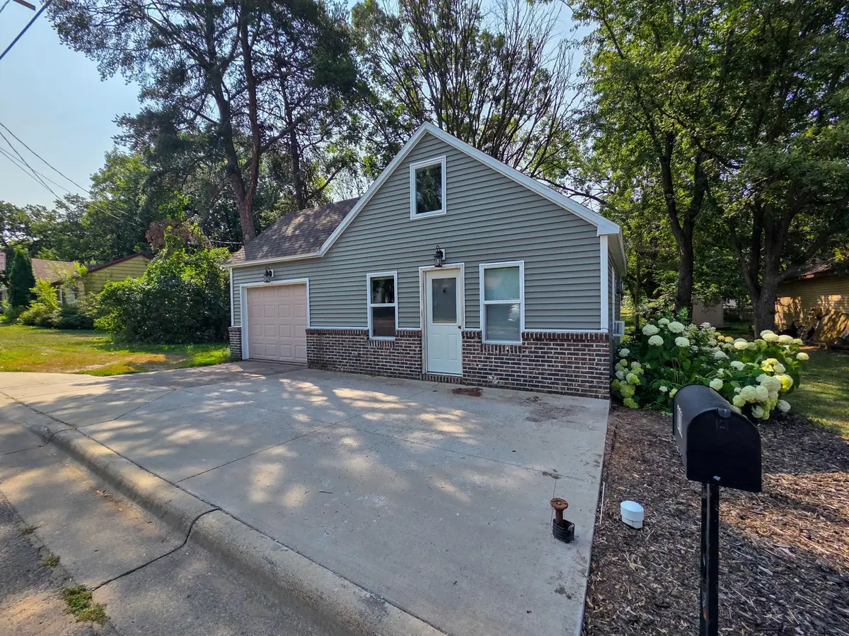 810 5th Avenue Se, Little Falls, MN 56345 - #1
