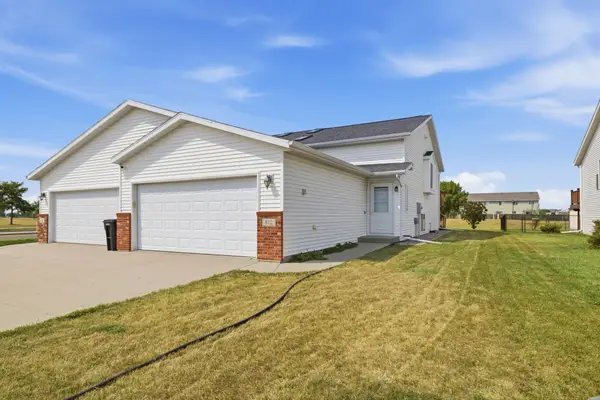 812 34th Avenue W, West Fargo, ND 58078