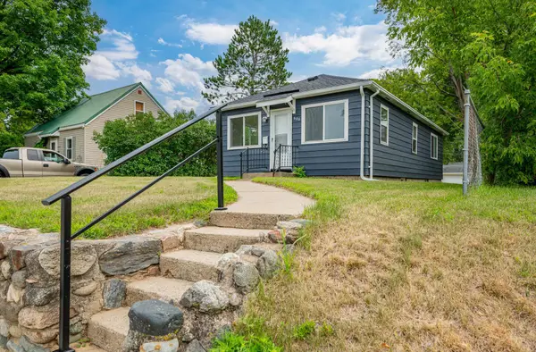 606 NW 7th Avenue, Grand Rapids, MN 55744