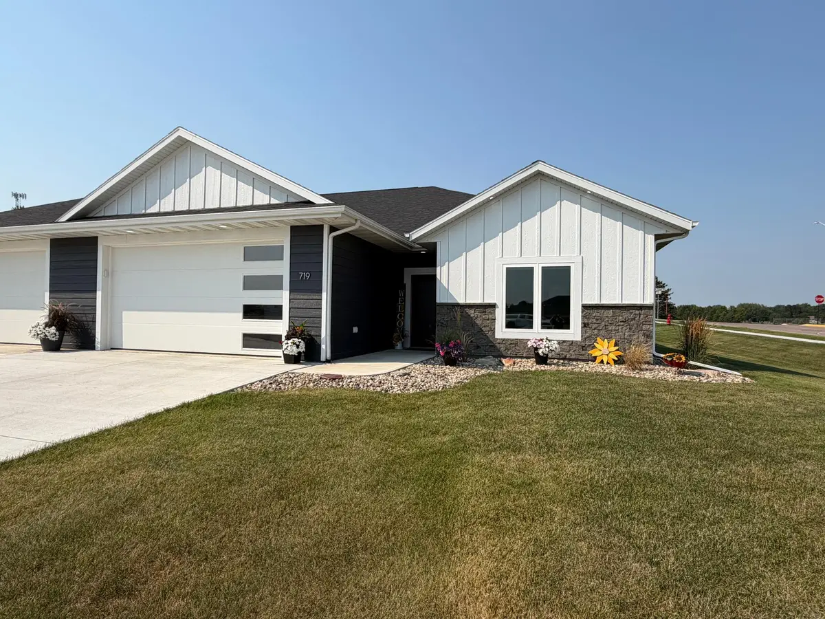 719 Tallgrass Circle, Luverne, MN 56156 - #1