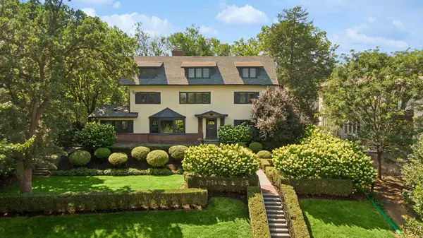 2204 W Lake Of The Isles Parkway, Minneapolis, MN 55405