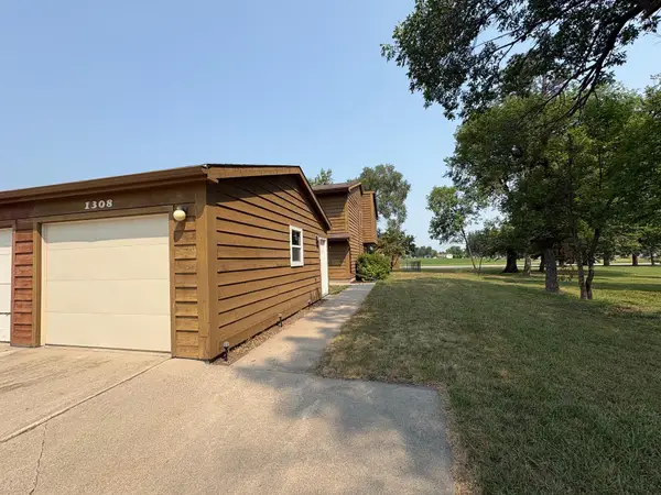 1308 4th Avenue N, Wahpeton, ND 58075