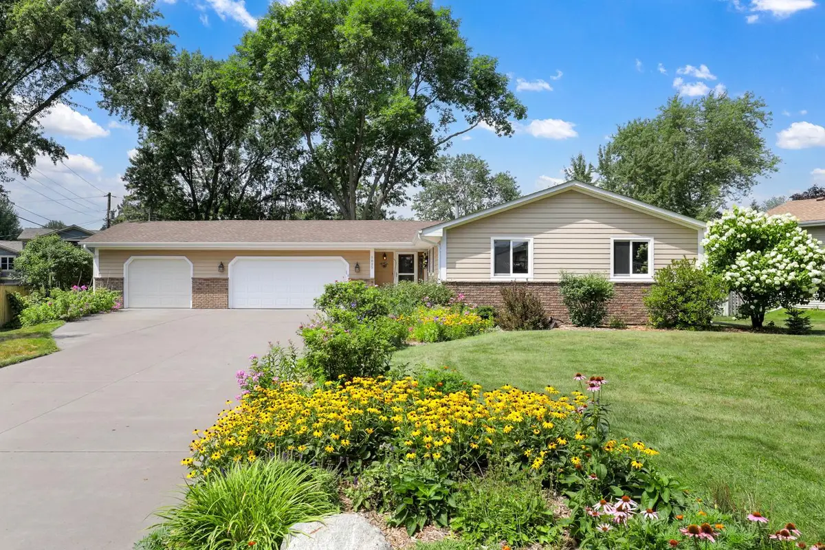 1025 129th Avenue Ne, Blaine, MN 55434 - #1