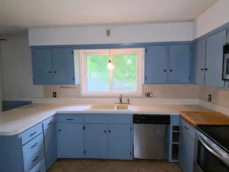 315 Charles Street Sw, Hutchinson, MN 55350 - #3