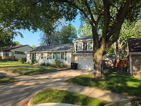 1536 9th Avenue Ne, Rochester, MN 55906