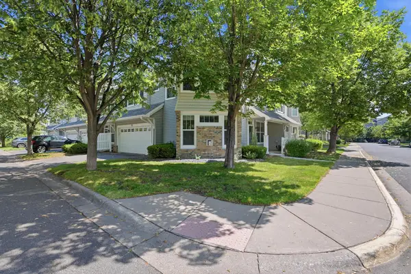 1601 Woodlynn Avenue #4, Maplewood, MN 55109