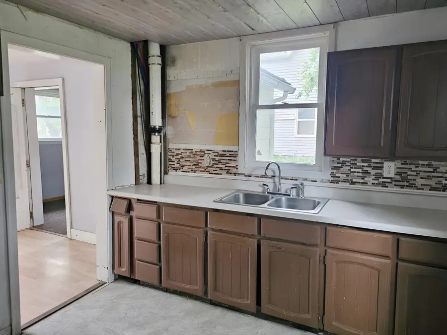 1009 11th Avenue, Clarkfield, MN 56223 - #3