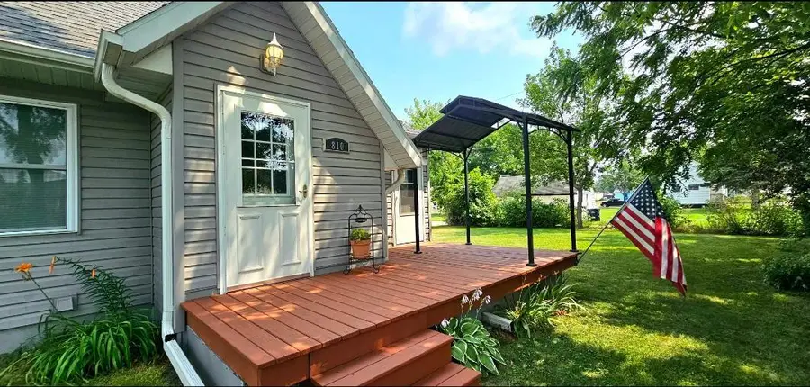 810 Columbia, Morris, MN 56267 - #3