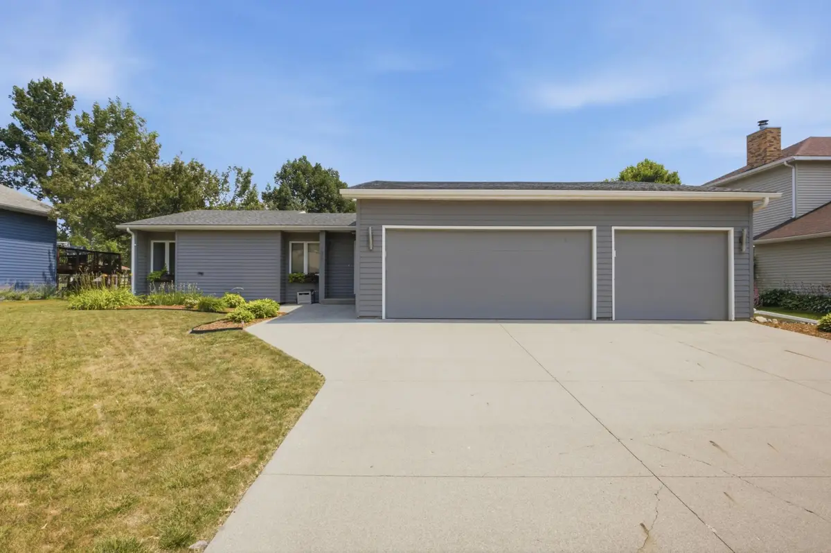 186 Prairiewood Drive S, Fargo, ND 58103 - #1