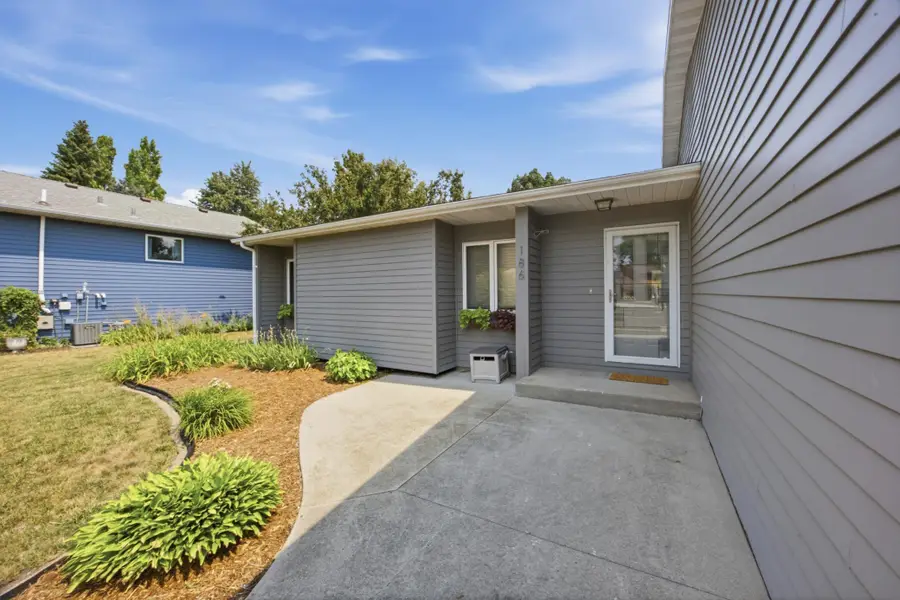 186 Prairiewood Drive S, Fargo, ND 58103 - #3