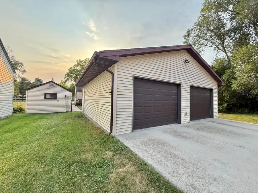 618 Dewey Avenue N, Thief River Falls, MN 56701 - #2