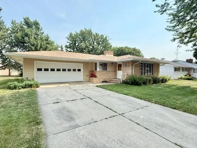 819 E Meadow Lane, Redwood Falls, MN 56283 - #3