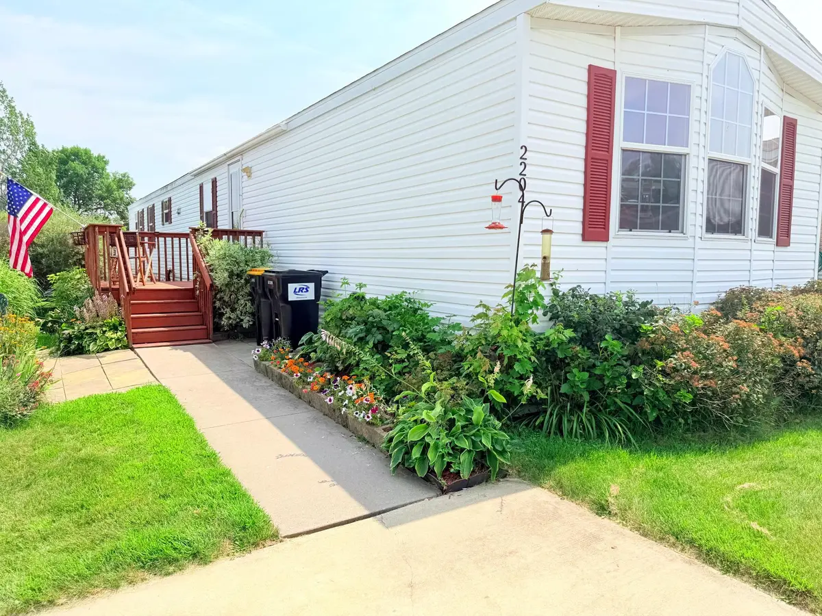2204 Mockingbird Place Nw, Stewartville, MN 55976 - #1