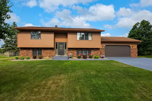 902 Park Lane, Belle Plaine, MN 56011