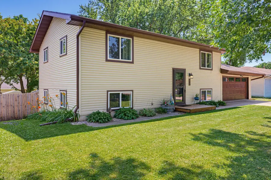 745 Dale Street Sw, Hutchinson, MN 55350 - #3