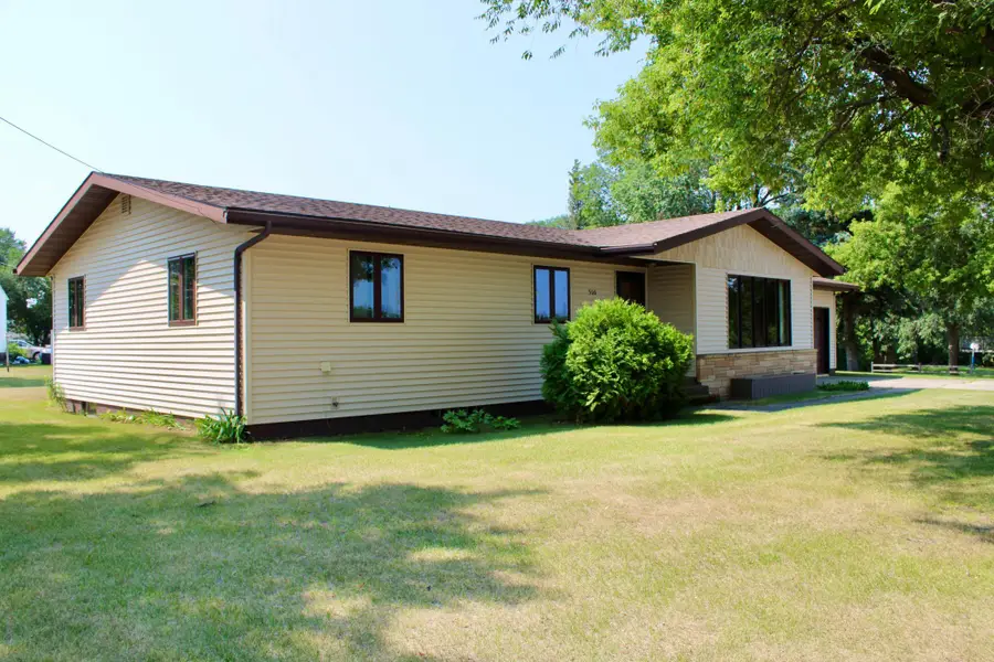 506 Lincoln Avenue W, Karlstad, MN 56732 - #3