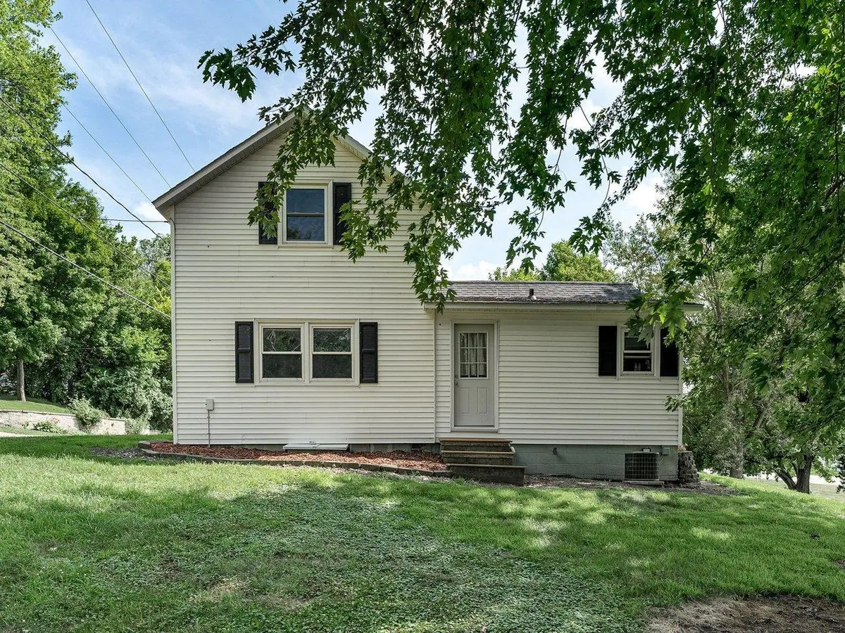 828 Clinton Street E, Waterville, MN 56096 - #1