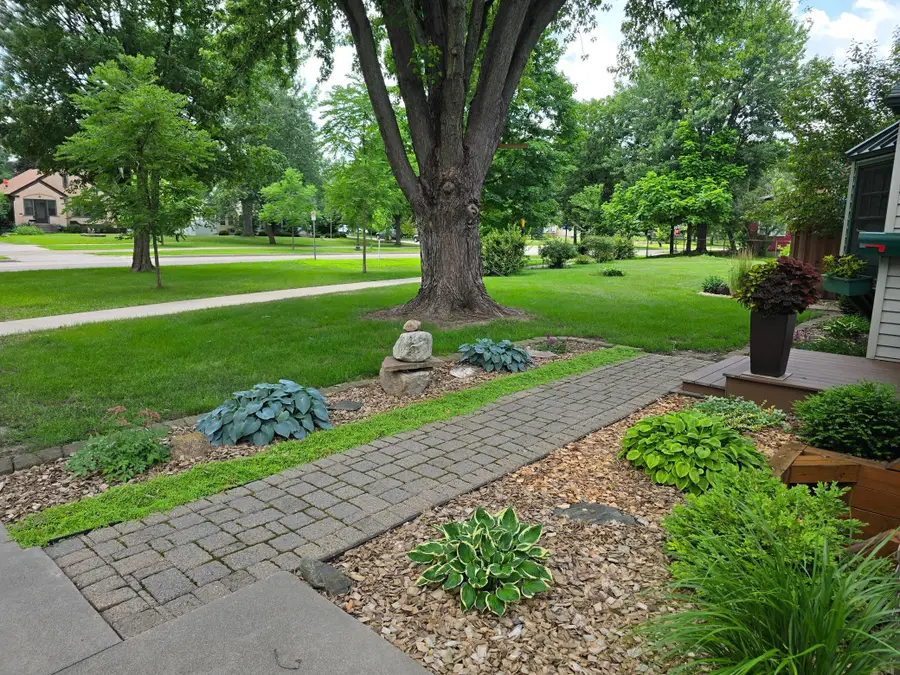 493 Wheelock Parkway W, Saint Paul, MN 55117 - #2