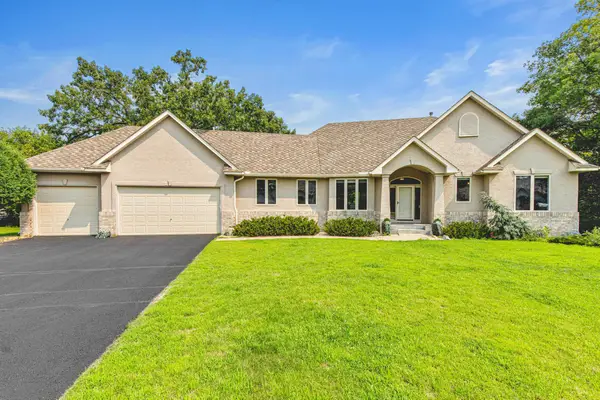 7036 Crowne Oak Road, Eden Prairie, MN 55344