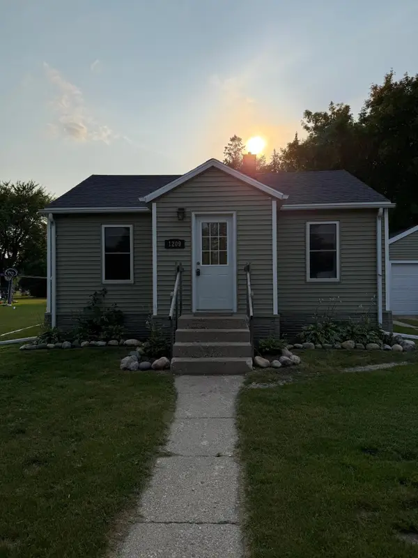 1209 Arnold Avenue N, Thief River Falls, MN 56701