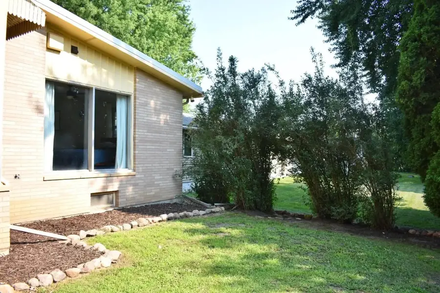 304 Independence Avenue S, Clarks Grove, MN 56016 - #3