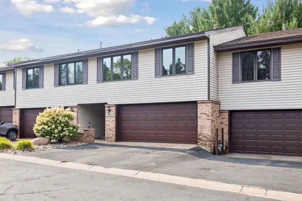2002 Mesabi Avenue E, Maplewood, MN 55109