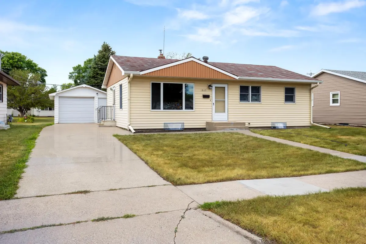 1805 17th Street S, Fargo, ND 58103 - #1