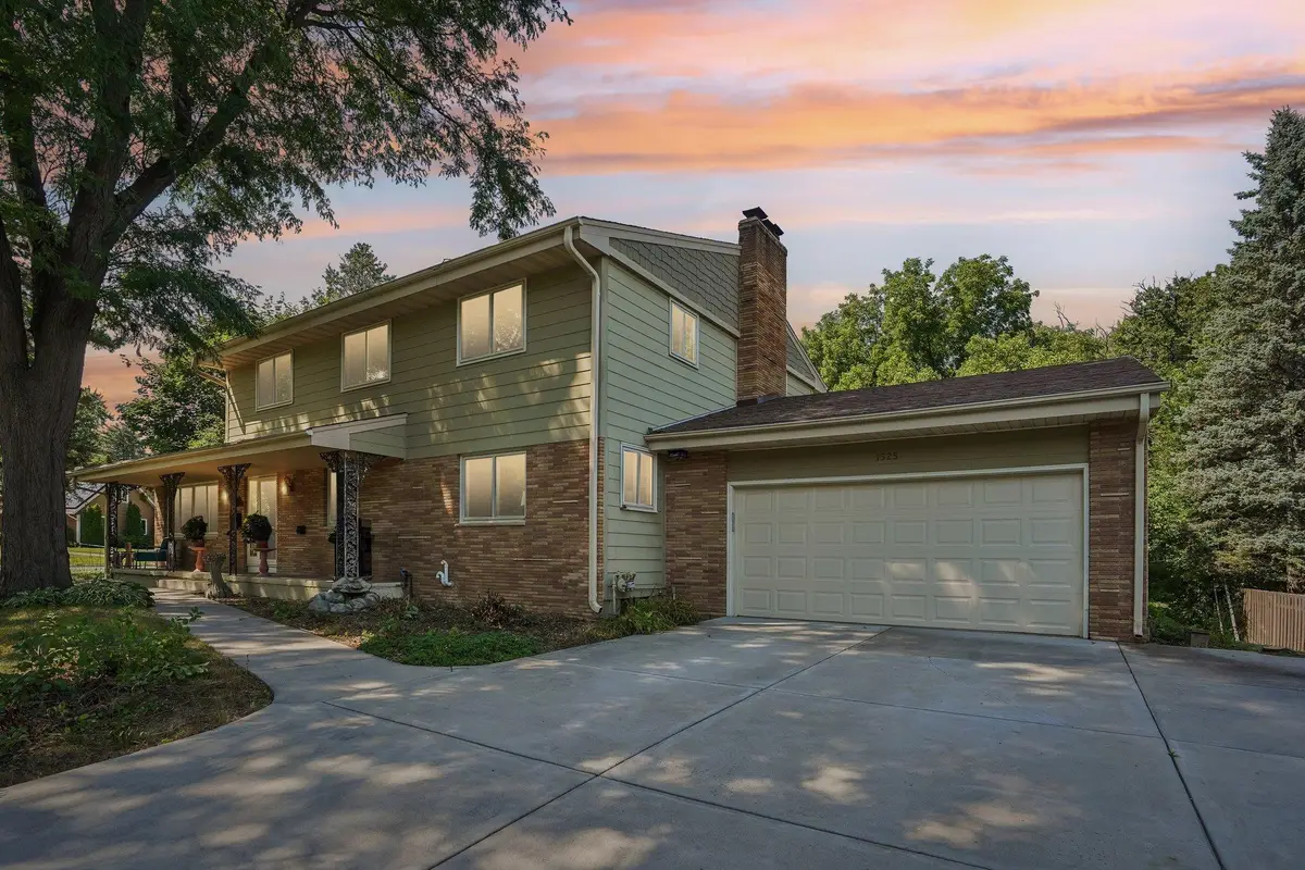 1525 Saint Croix Circle, Golden Valley, MN 55422 - #1