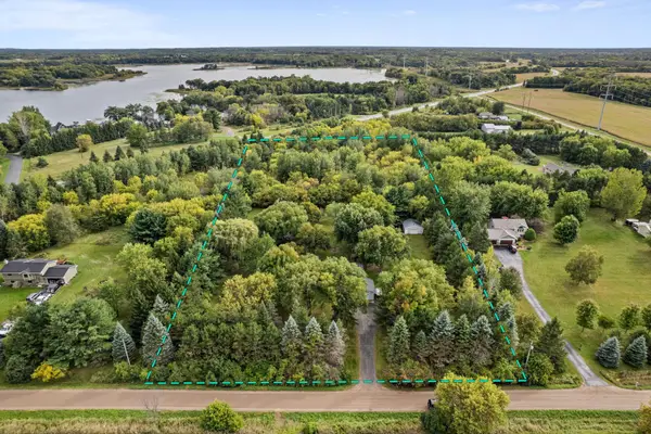 9165 270th Street, Chisago City, MN 55013