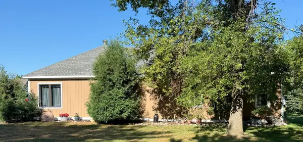 352 3rd Avenue S, Casselton, ND 58012