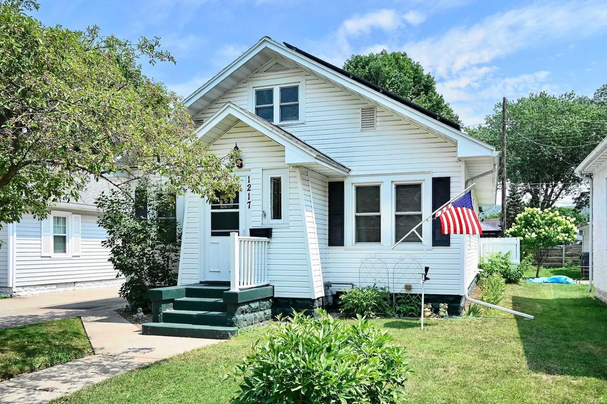 1217 East Avenue S, La Crosse, WI 54601 - #1